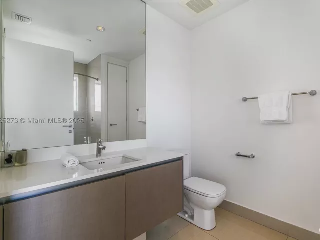 3-bedroom condo for sale in Aventura - 3250 NE 188th St 603 - MondialRealty