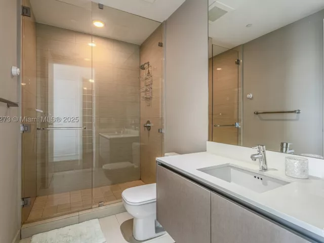 3-bedroom condo for sale in Aventura - 3250 NE 188th St 603 - MondialRealty