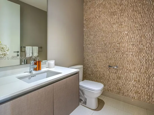 3-bedroom condo for sale in Aventura - 3250 NE 188th St 603 - MondialRealty