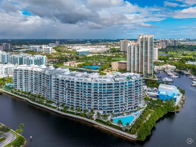 3-bedroom condo for sale in Aventura - 3250 NE 188th St 603 - MondialRealty