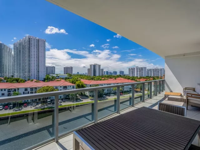 3-bedroom condo for sale in Aventura - 3250 NE 188th St 603 - MondialRealty