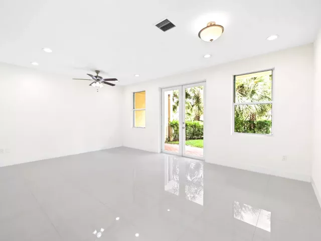 4-bedroom home for rent in Fort Lauderdale - 1430 SW 4th Avenue 1430 - MondialRealty