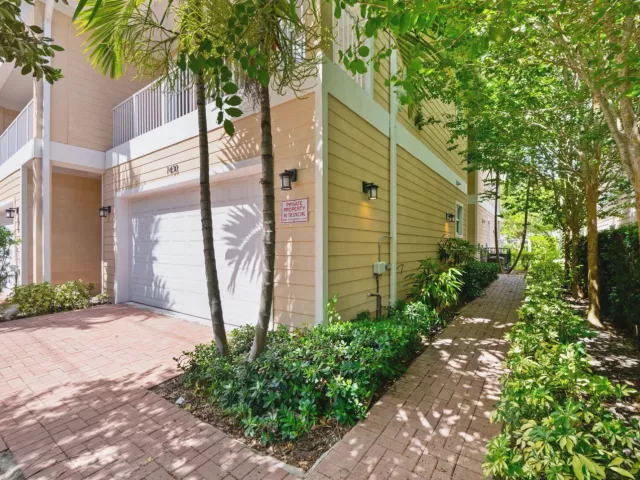 4-bedroom home for rent in Fort Lauderdale - 1430 SW 4th Avenue 1430 - MondialRealty