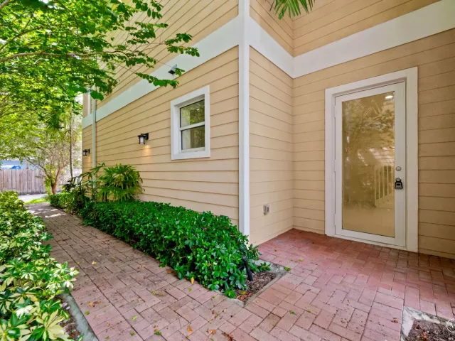4-bedroom home for rent in Fort Lauderdale - 1430 SW 4th Avenue 1430 - MondialRealty