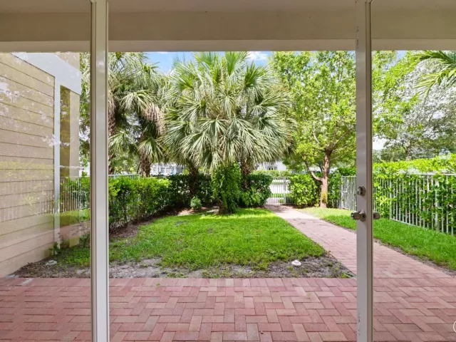 4-bedroom home for rent in Fort Lauderdale - 1430 SW 4th Avenue 1430 - MondialRealty