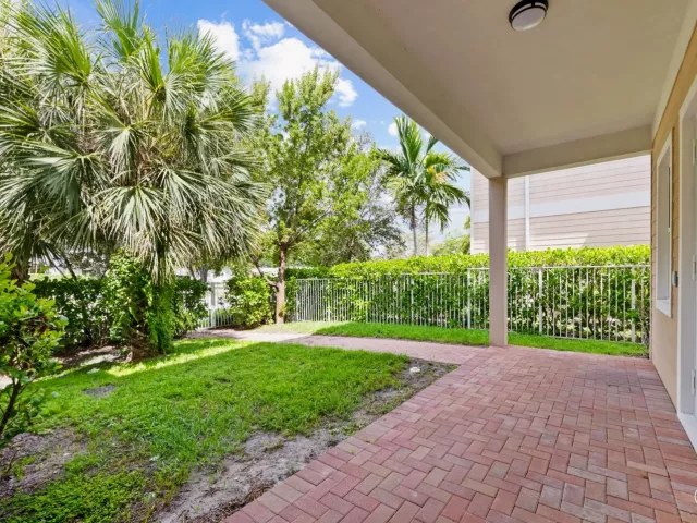 4-bedroom home for rent in Fort Lauderdale - 1430 SW 4th Avenue 1430 - MondialRealty