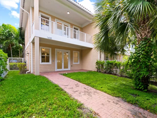 4-bedroom home for rent in Fort Lauderdale - 1430 SW 4th Avenue 1430 - MondialRealty