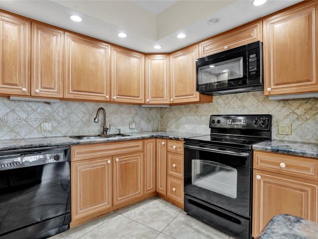 Apartment for sale  Unit #2110 - photo 7528330