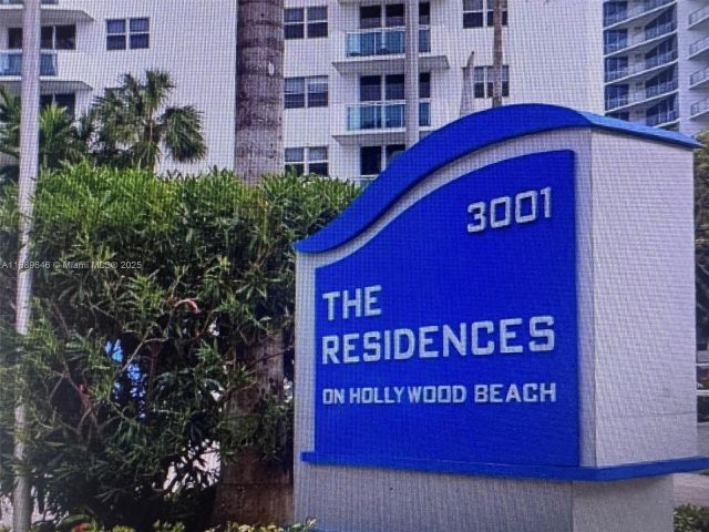 1-bedroom condo for sale in Hollywood - 3001 S Ocean Dr 907 - MondialRealty