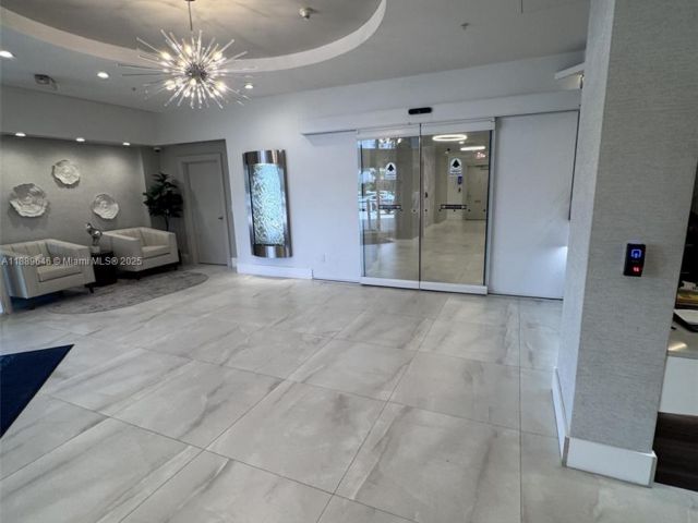 1-bedroom condo for sale in Hollywood - 3001 S Ocean Dr 907 - MondialRealty