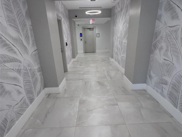 1-bedroom condo for sale in Hollywood - 3001 S Ocean Dr 907 - MondialRealty