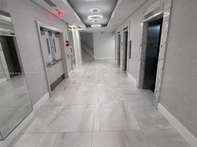 1-bedroom condo for sale in Hollywood - 3001 S Ocean Dr 907 - MondialRealty