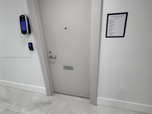 1-bedroom condo for sale in Hollywood - 3001 S Ocean Dr 907 - MondialRealty