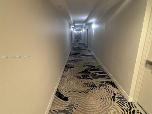 1-bedroom condo for sale in Hollywood - 3001 S Ocean Dr 907 - MondialRealty
