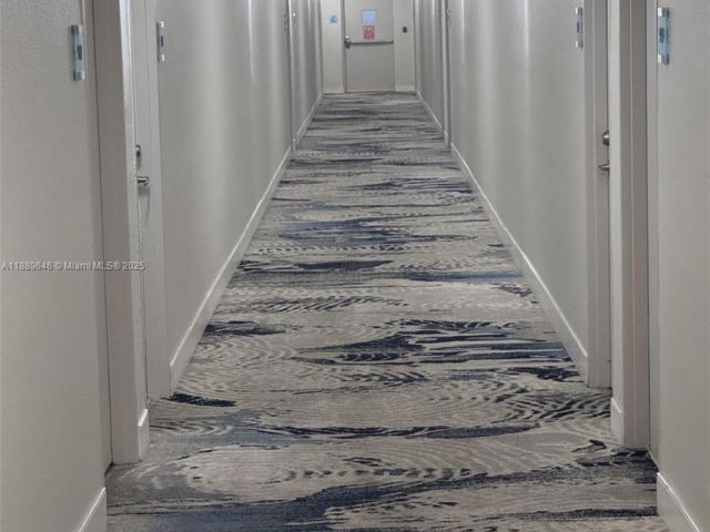 1-bedroom condo for sale in Hollywood - 3001 S Ocean Dr 907 - MondialRealty
