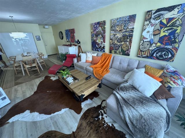 1-bedroom condo for sale in Hollywood - 3001 S Ocean Dr 907 - MondialRealty