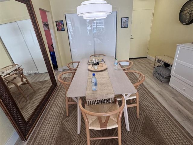 1-bedroom condo for sale in Hollywood - 3001 S Ocean Dr 907 - MondialRealty