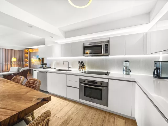 2-bedroom condo for sale in Miami Beach - 102 24th St 1215 - MondialRealty