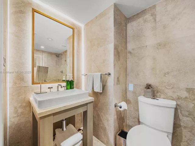 2-bedroom condo for sale in Miami Beach - 102 24th St 1215 - MondialRealty