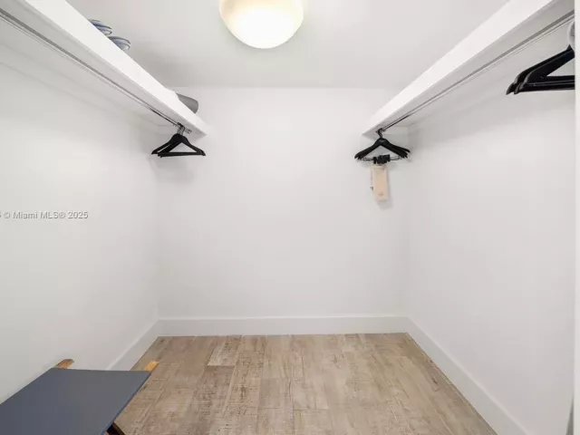 2-bedroom condo for sale in Miami Beach - 102 24th St 1215 - MondialRealty