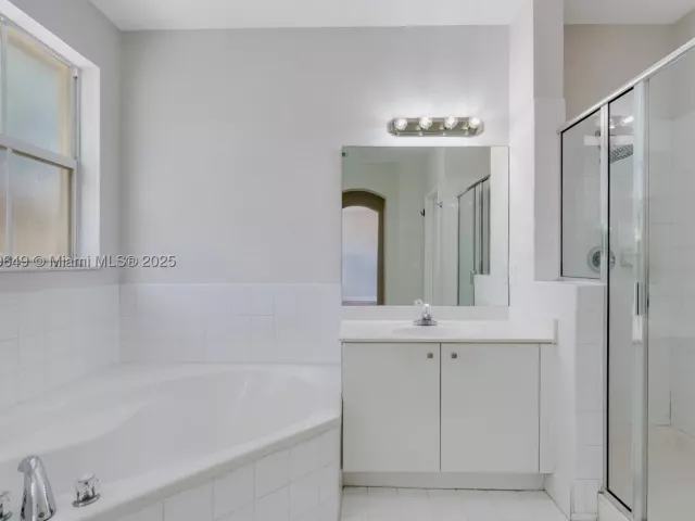 4-bedroom home for sale in Doral - 8450 NW 113th Psge - MondialRealty