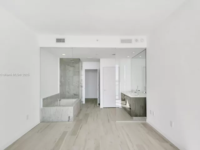 2-bedroom condo for sale in Miami - 480 NE 31st St 904 - MondialRealty