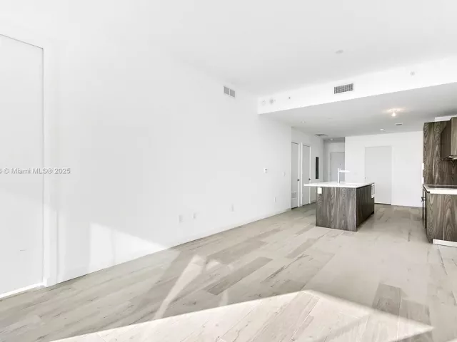 2-bedroom condo for sale in Miami - 480 NE 31st St 904 - MondialRealty
