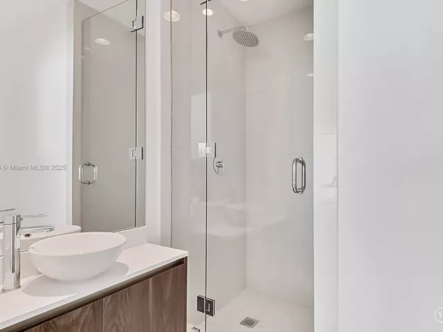 2-bedroom condo for sale in Miami - 480 NE 31st St 904 - MondialRealty