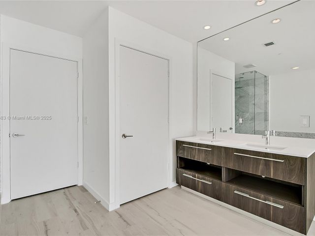 Apartment for sale  Unit #904 - photo 6613192