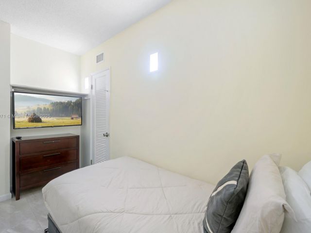 Apartment for sale  Unit #1425 - photo 6613001