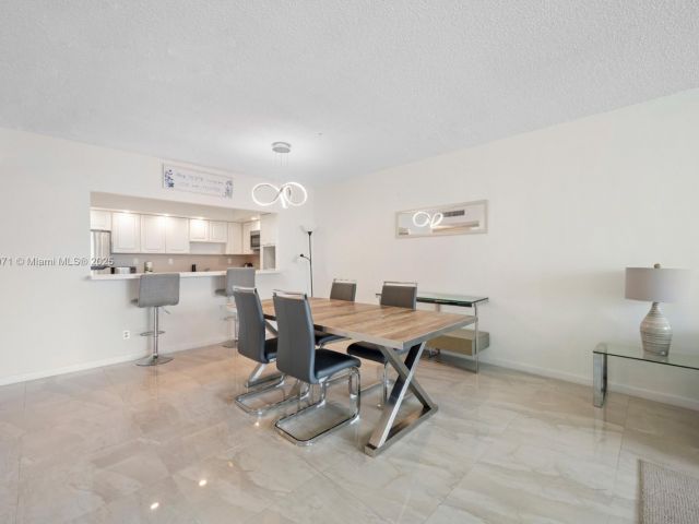 Apartment for sale  Unit #1425 - photo 6613006