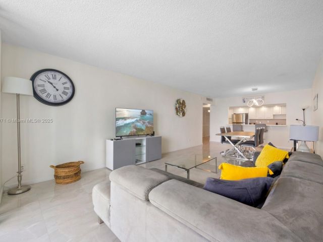 Apartment for sale  Unit #1425 - photo 6613010