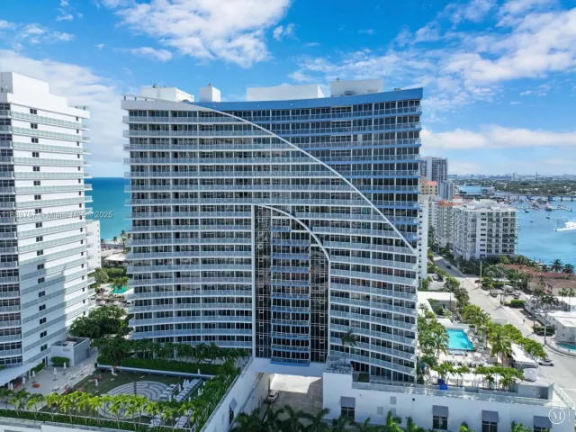 2-bedroom condo for sale in Fort Lauderdale - 3101 Bayshore Dr 1704 - MondialRealty