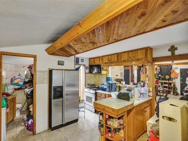 2-bedroom home for sale in Hollywood - 1024 N 24th Ave - MondialRealty