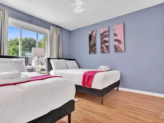 4-bedroom home for rent in Hallandale Beach - 208 SW 2nd Ave - MondialRealty