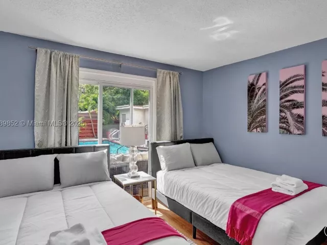 4-bedroom home for rent in Hallandale Beach - 208 SW 2nd Ave - MondialRealty