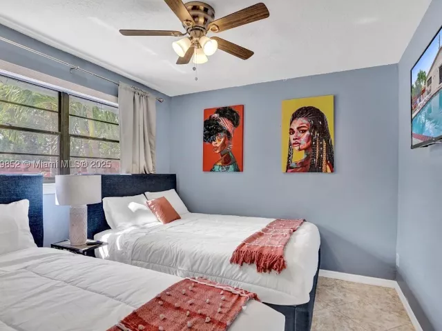 4-bedroom home for rent in Hallandale Beach - 208 SW 2nd Ave - MondialRealty