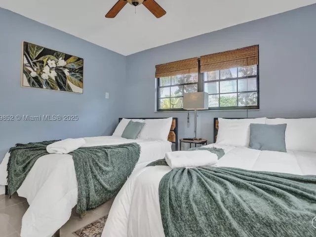 4-bedroom home for rent in Hallandale Beach - 208 SW 2nd Ave - MondialRealty