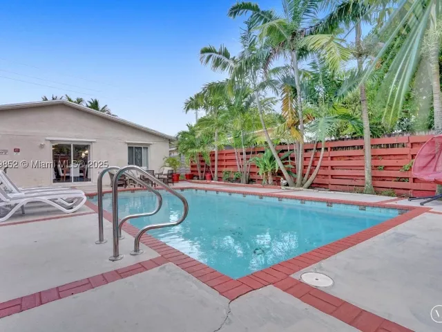 4-bedroom home for rent in Hallandale Beach - 208 SW 2nd Ave - MondialRealty