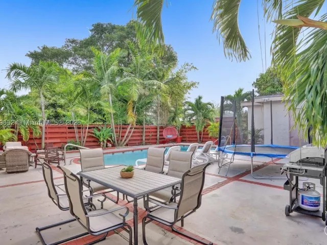 4-bedroom home for rent in Hallandale Beach - 208 SW 2nd Ave - MondialRealty