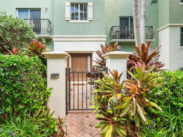 Home for rent at 34 NW 7th Street 34 - photo 6625460