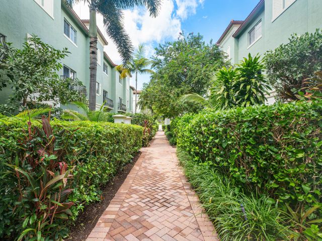 Home for rent at 34 NW 7th Street 34 - photo 6625462