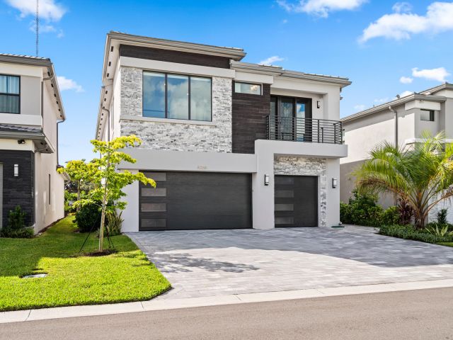 Home for sale at 8258 Essex Country Club Drive - photo 6622552