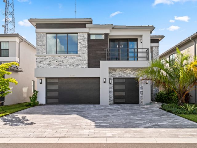 Home for sale at 8258 Essex Country Club Drive - photo 6622553