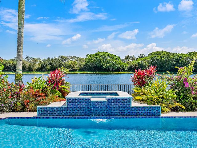 Home for sale at 8933 Lakes Boulevard - photo 6614363