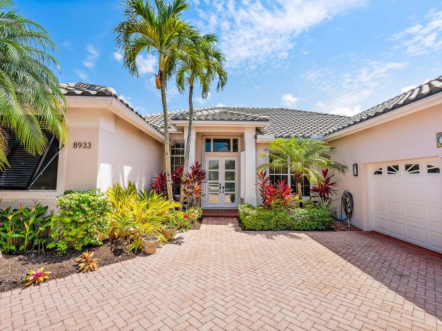 Home for sale at 8933 Lakes Boulevard - photo 6614365