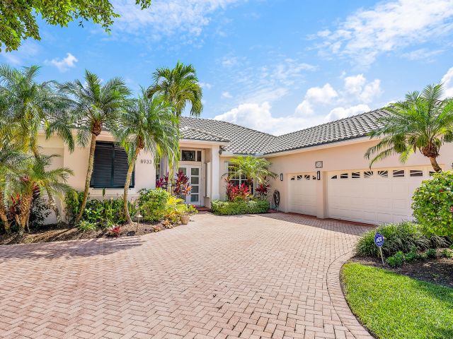 Home for sale at 8933 Lakes Boulevard - photo 6614366