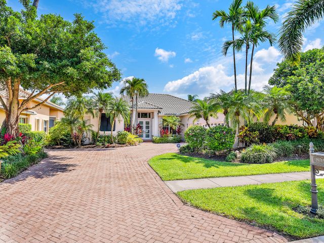 Home for sale at 8933 Lakes Boulevard - photo 6614367