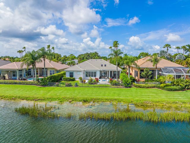 Home for sale at 8933 Lakes Boulevard - photo 6614377