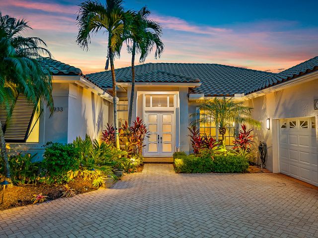 Home for sale at 8933 Lakes Boulevard - photo 6614380